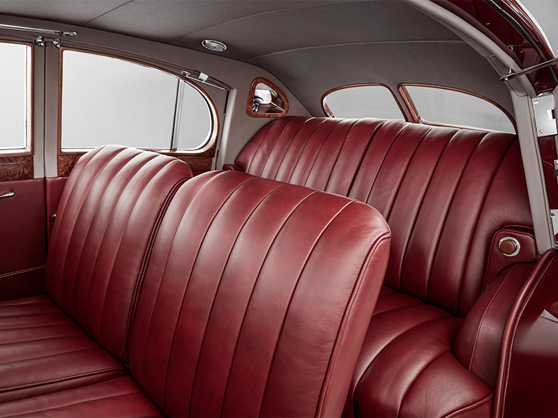 إحياء سيارة  BENTLEY CORNICHE الأسطورية من جديد